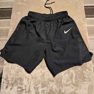 Nike medium athletic shurts black